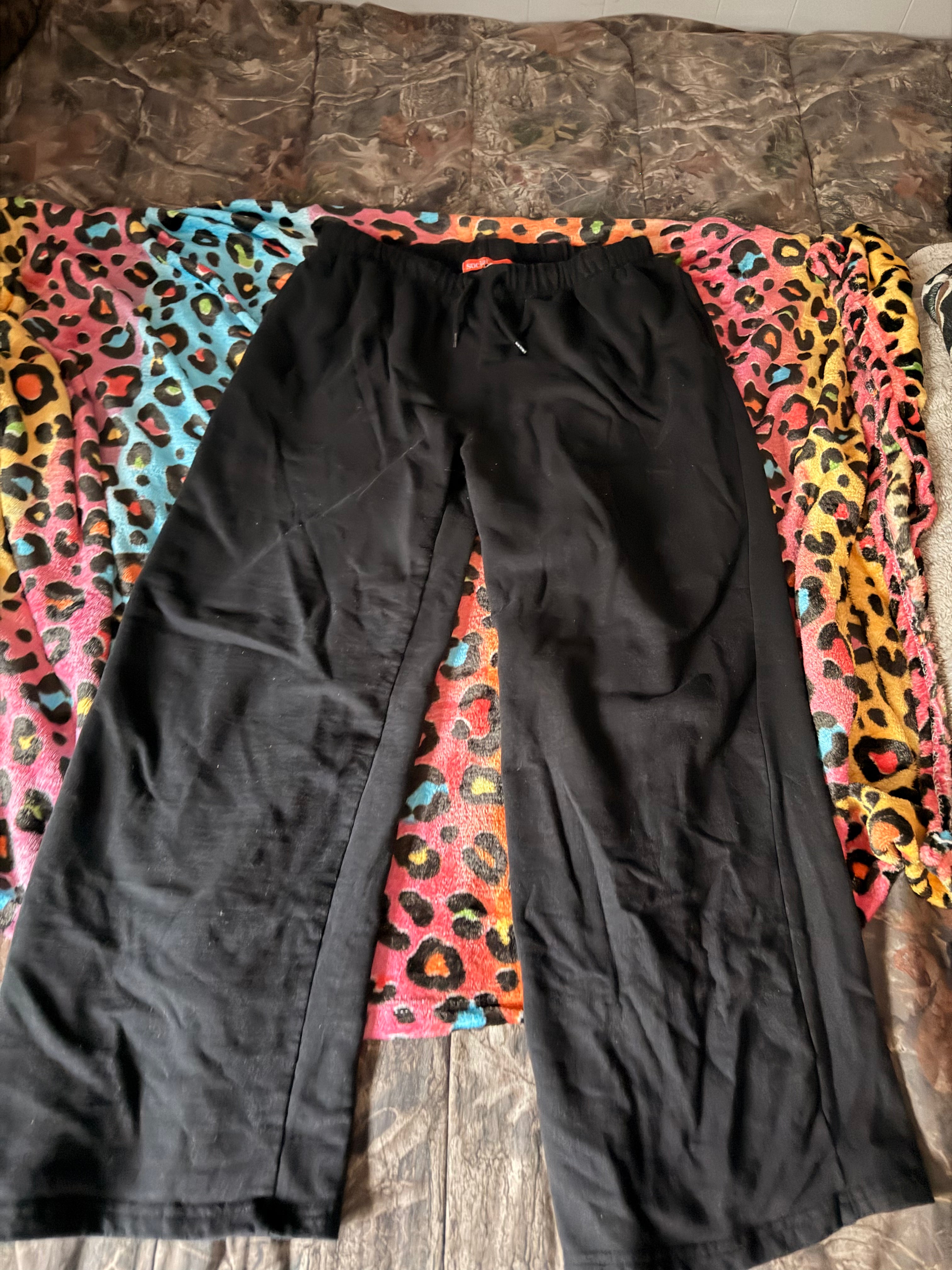 Wide leg pants Star cheetah print on back